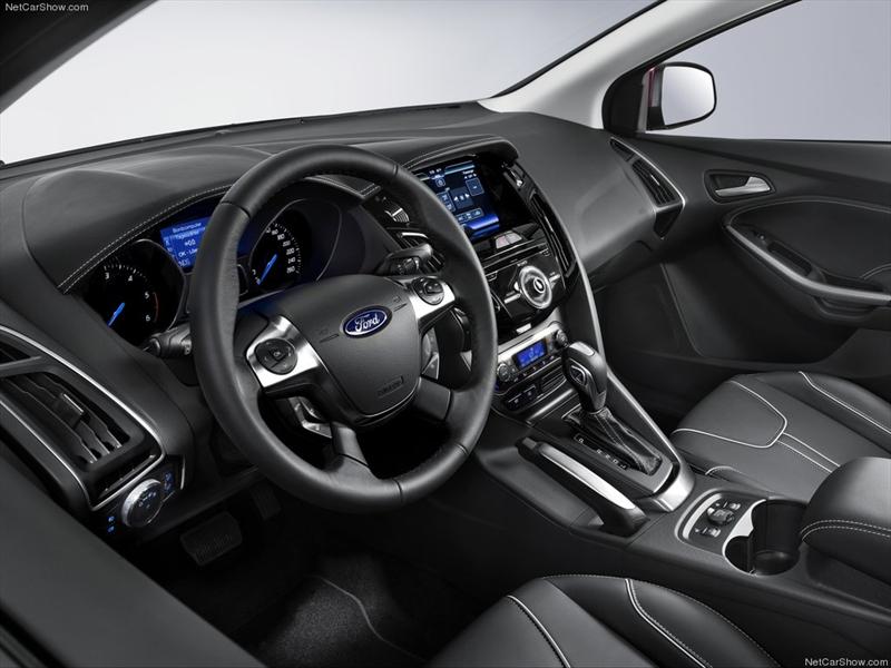 Ford Focus Hatchback SE Aut (2013) Ford Focus Hatchback SE Aut (2013)