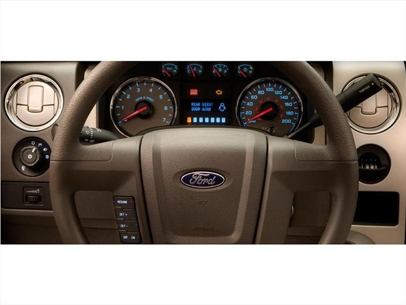 Ford Lobo XLT 4x4 Cabina Regular (2014)