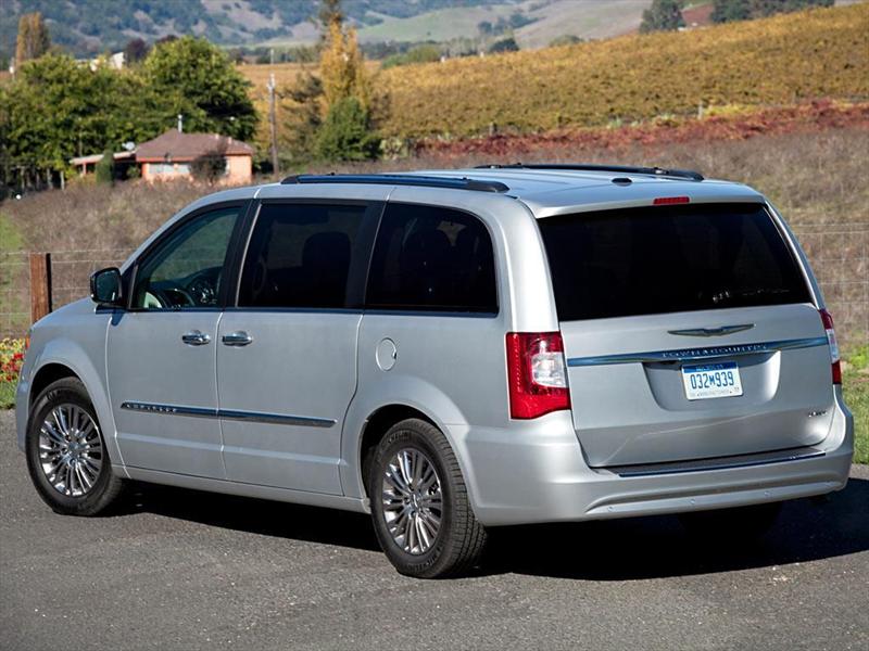 Chrysler Town and Country Touring 3.6L (2016)