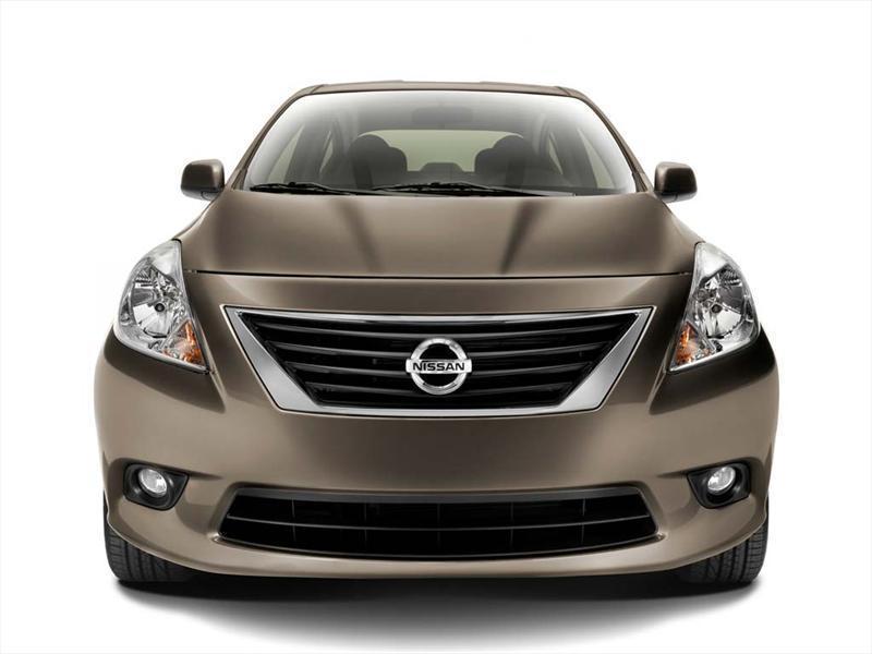 Nissan Versa Sense (2014) Nissan Versa Sense (2014)