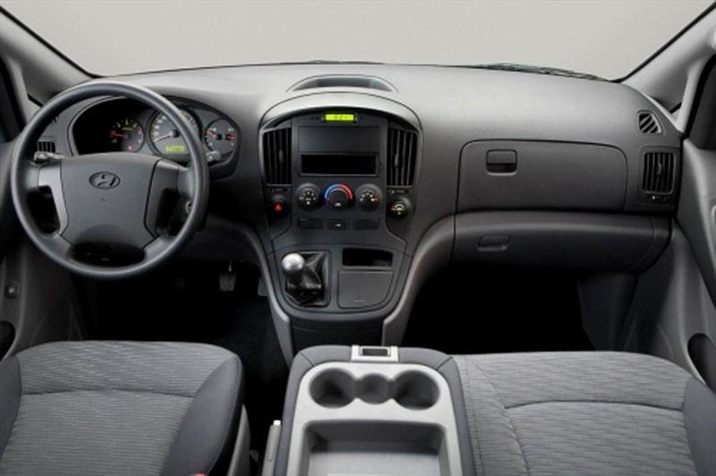 Dodge H-100 2.5L Wagon Diesel (2013)
