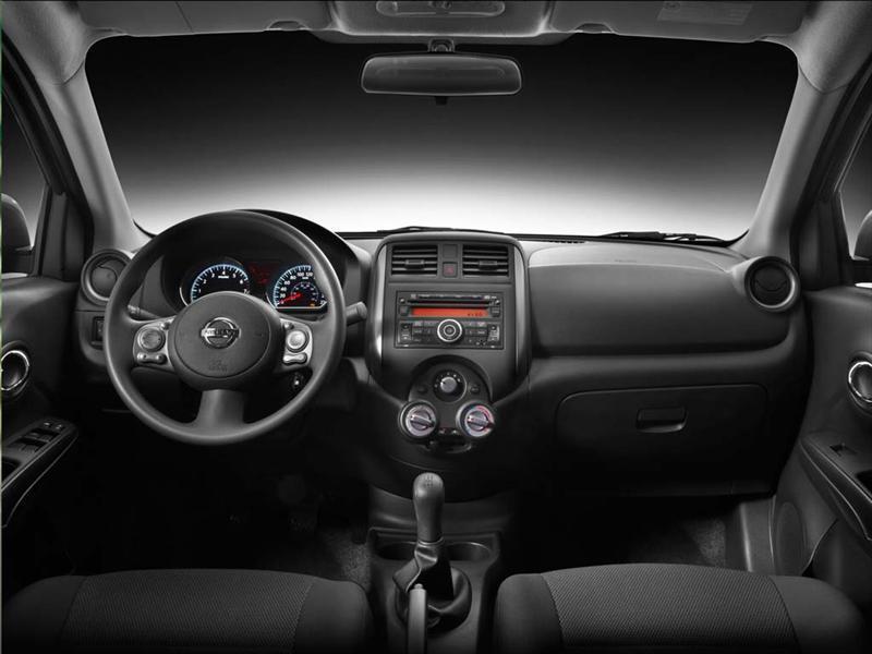 Nissan Versa Advance (2014)