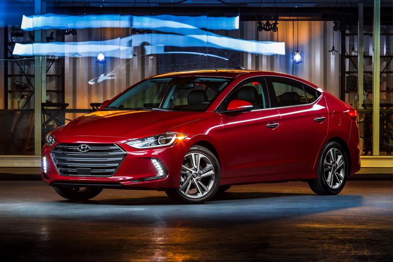 foto Hyundai Elantra GLS nuevo