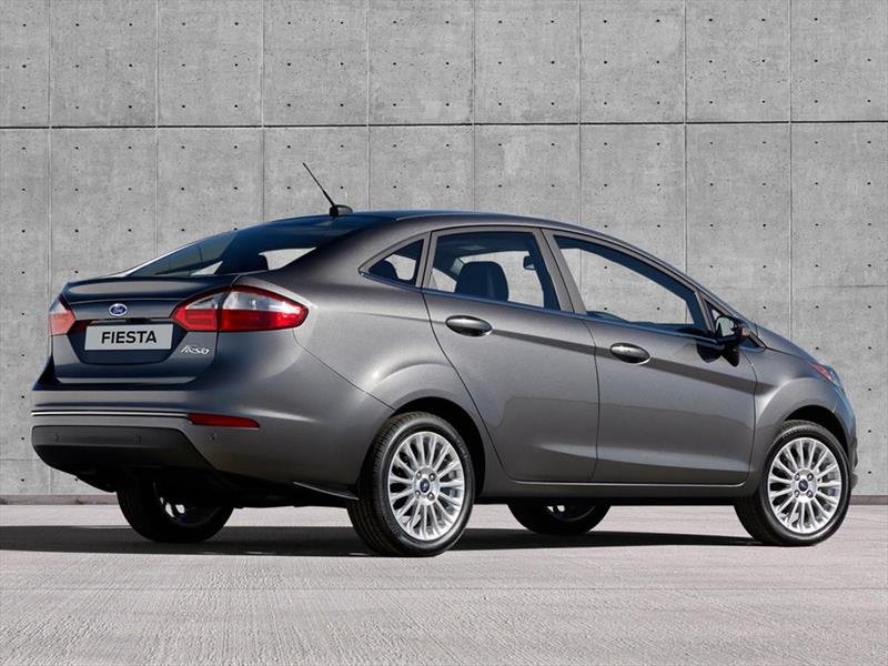 Ford Fiesta Sedán Titanium (2015)