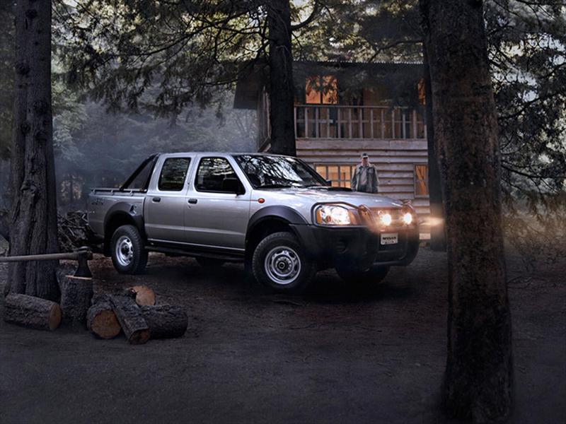 Nissan NP300 2.4L Doble Cabina Lujo (2014)