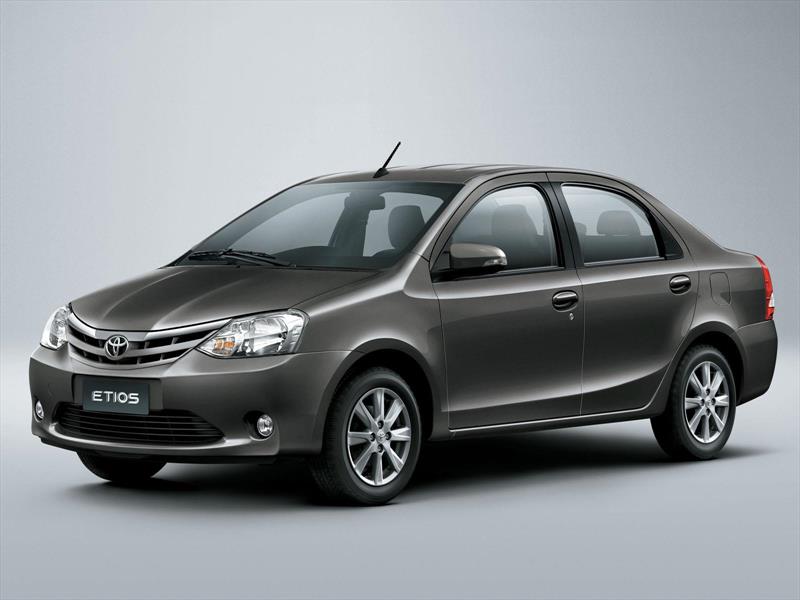 foto Toyota Etios Sedán XS