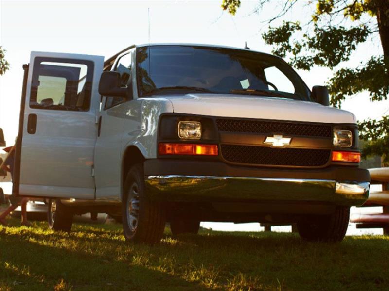 foto Chevrolet Express LS L 12 Pas
