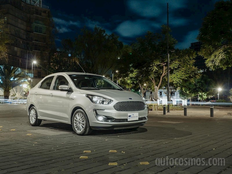 foto Ford Figo Sedán Titanium Aut