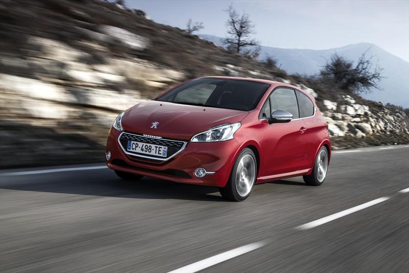 foto Peugeot 208 GT