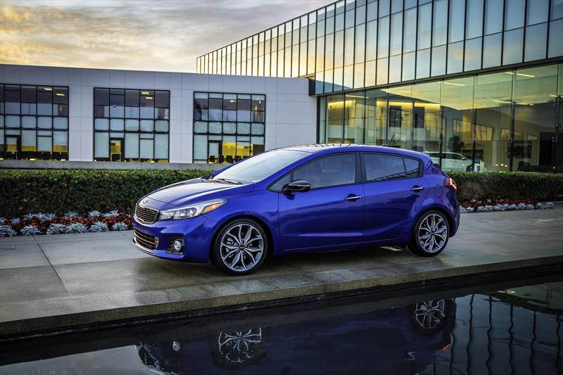 foto Kia Forte HB EX Aut nuevo