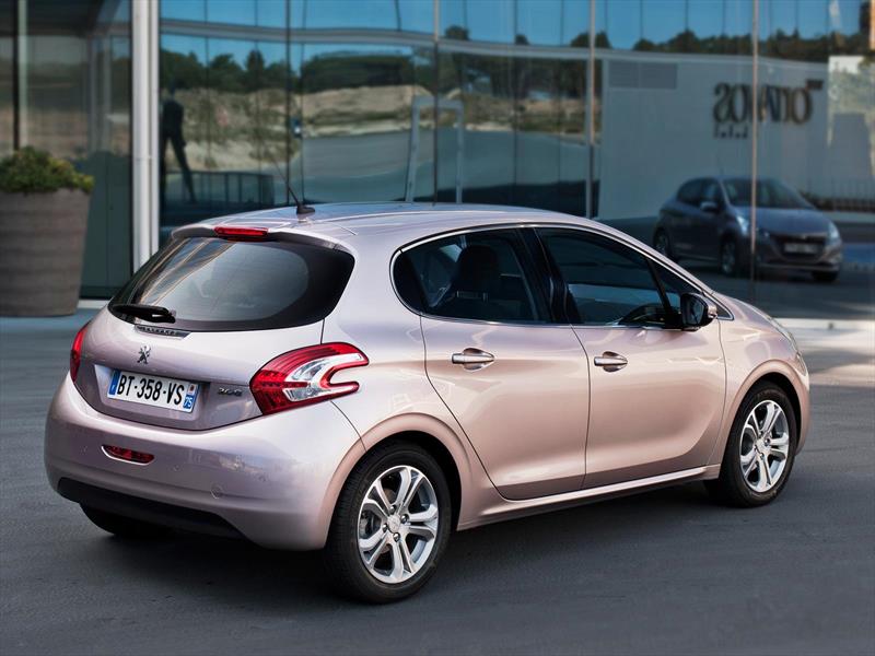 Peugeot 208 Feline 1.6 Pack Cuir (2015)