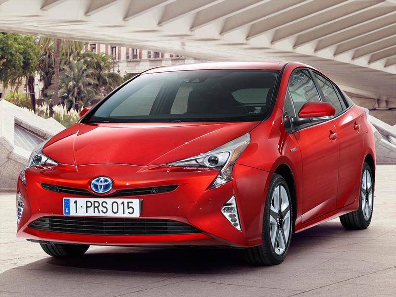 Toyota prius precio