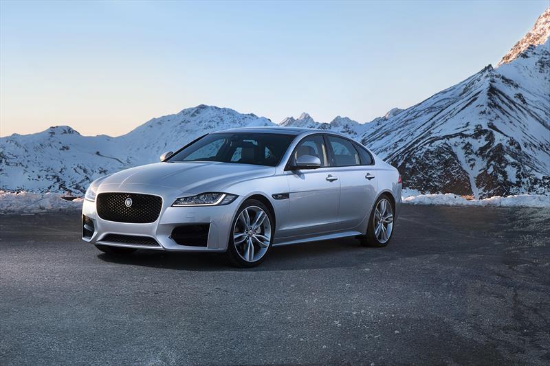 foto Jaguar XF P250 Portfolio nuevo color A elección precio $1,209,900