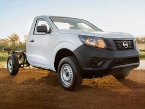foto Nissan NP300 2.5L Chasis Cabina Dh A/A Paquete de Seguridad nuevo color A elección precio $330,900