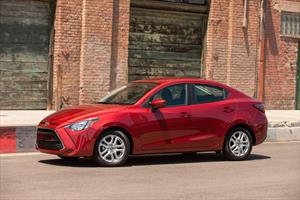 Toyota Yaris R XLE Aut nuevo color A eleccion precio $295,300