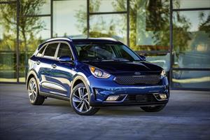 Kia Niro 1.6L vs. Toyota Prius Premium