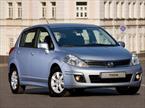 foto Nissan Tiida Sport  1.6L S (2014)
